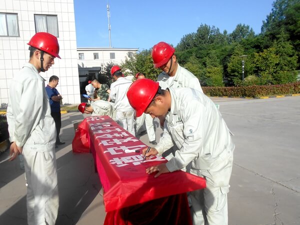 華浩軒公司開展“安全生產(chǎn)月”主題簽名活動